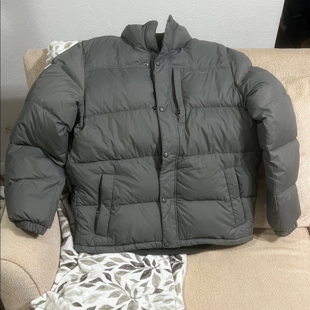 L.L. Bean Jacket Mens medium Gray Puffer Down Fill Outdoor